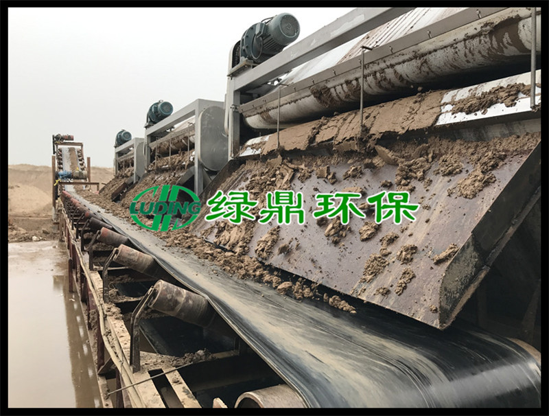 帶式壓濾機發貨封丘黑臭水體整治項目