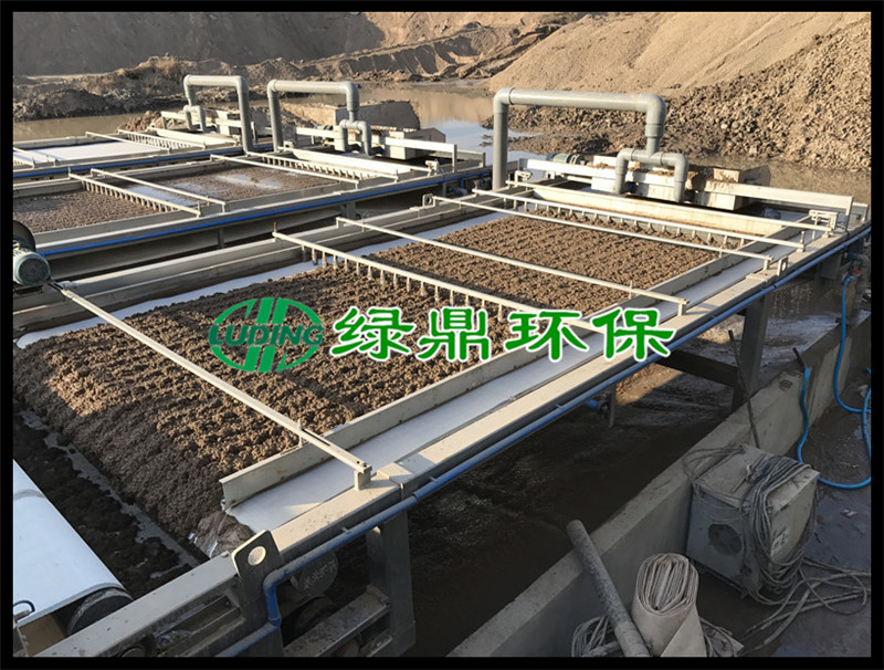 帶式壓濾機(jī)發(fā)貨鹿泉污泥處理項目