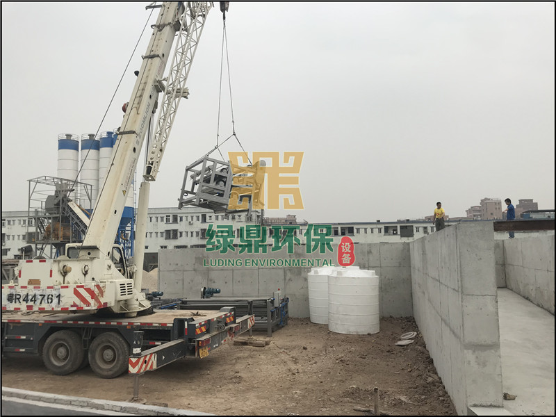 帶式壓濾機(jī)發(fā)往鉆井液廢棄泥漿處理工程 1